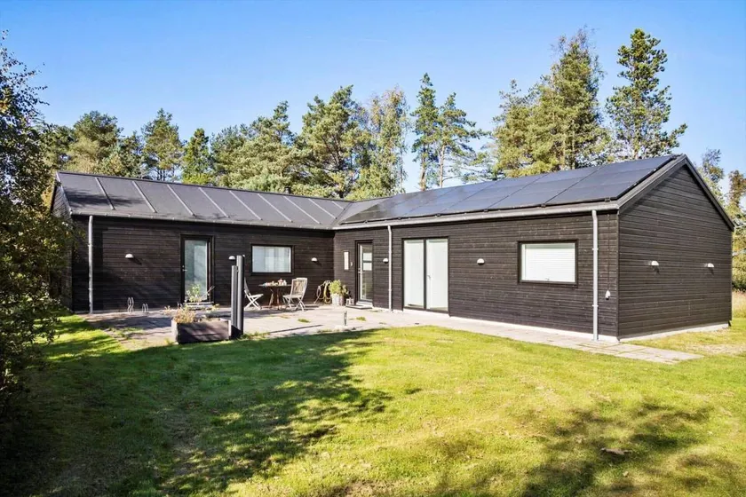 Fully equipped holiday home with terrace, hot tub & BBQ | Dogs allowed - Image 1