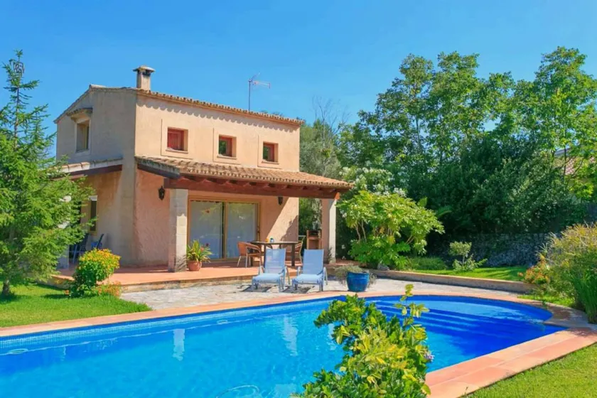 Villa with private pool, terrace & barbecue - Image 1