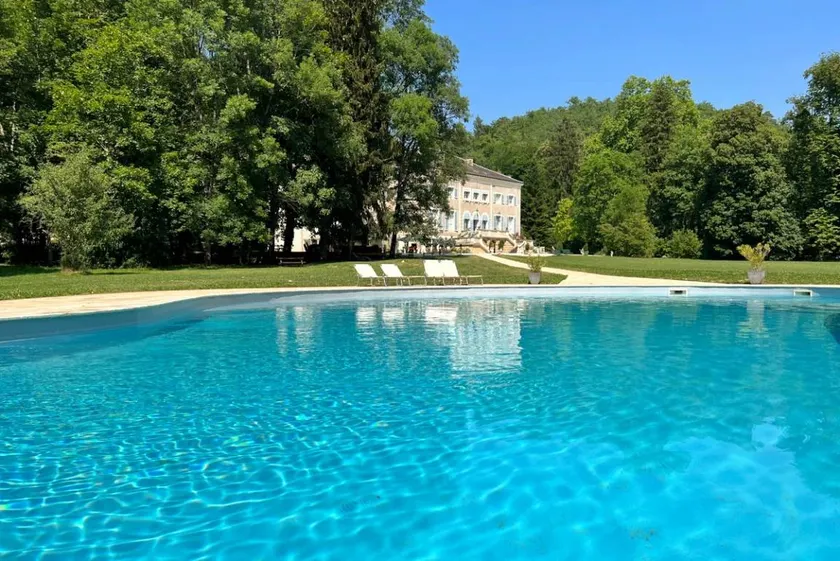 Family-oriented nice castle with sauna, hot tub & BBQ - Image 1