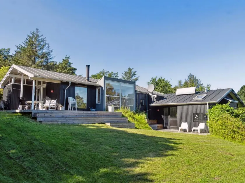 Family-oriented big holiday home with terrace, sauna & barbecue | Close to the beach - Image 1