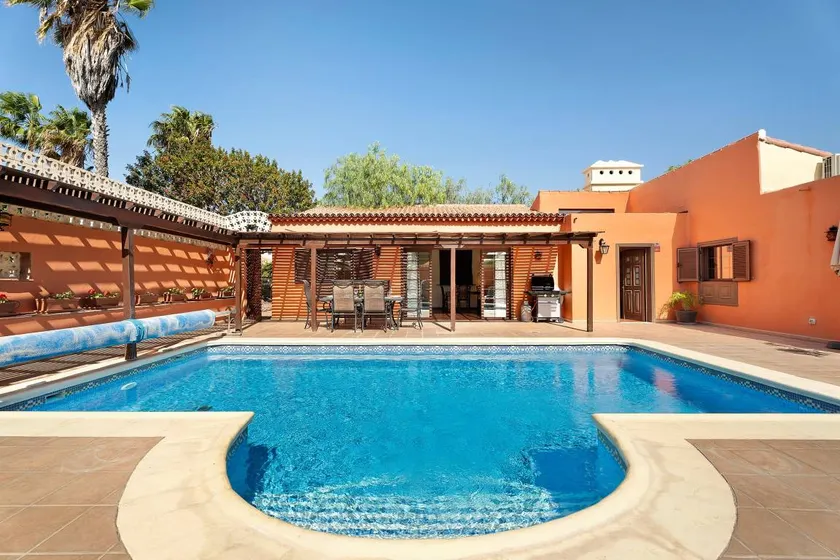 Fully equipped villa with private pool, terrace & BBQ | Mountain view - Image 1