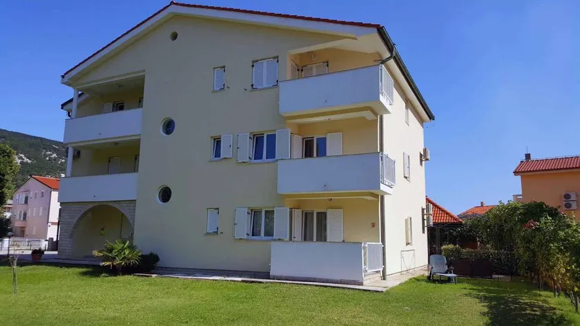 Wonderful holiday apartment with barbecue & garden | Close to the beach - Image 1