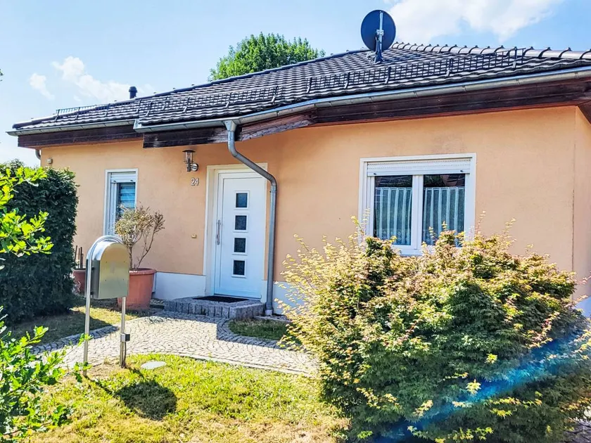 House with BBQ, terrace & garden - Image 1