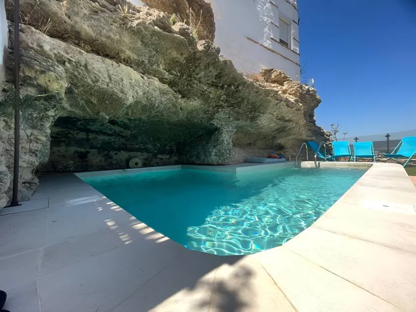 Cottage with garden & private pool - Image 1