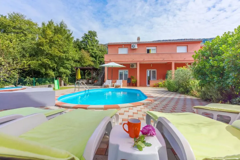 Holiday home with terrace, private pool & barbeque - Image 1