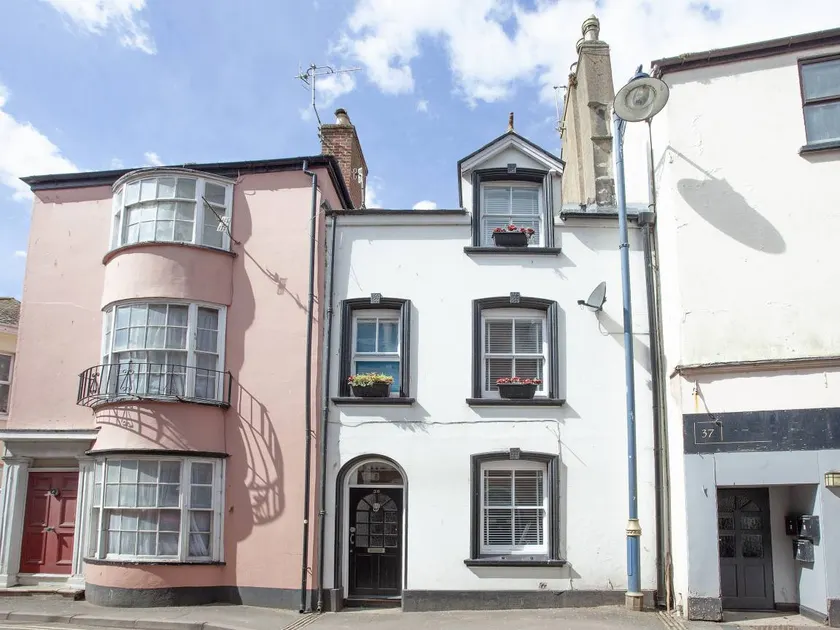 Cottage with terrace, BBQ & garden | River view - Image 1