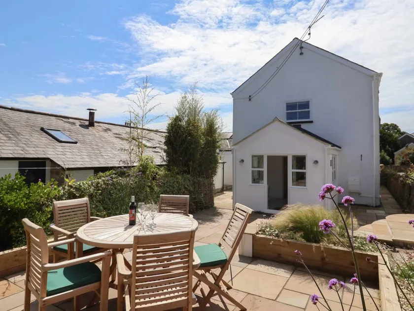 Cottage with garden & terrace | Beach view - Image 1
