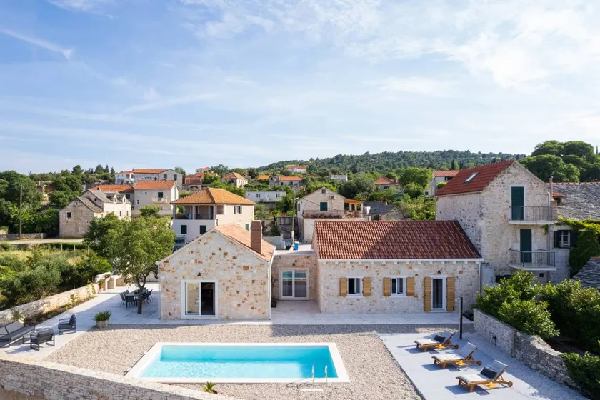 4 bedrooms villa with sea view private pool and sauna at Skrip 2 km away from the beach - Image 1