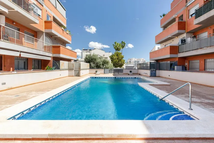 Voll ausgestattete Ferienwohnung mit Garten, Pool und Terrasse | Stadtblick | Ideal für Homeoffice - Image 1