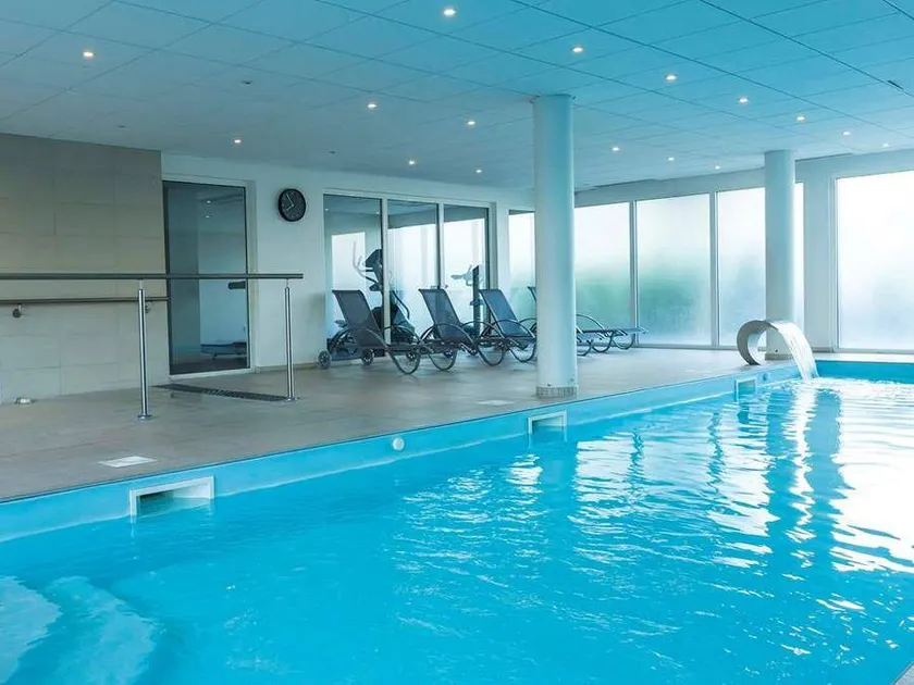 Holiday apartment with heated pool - Image 1