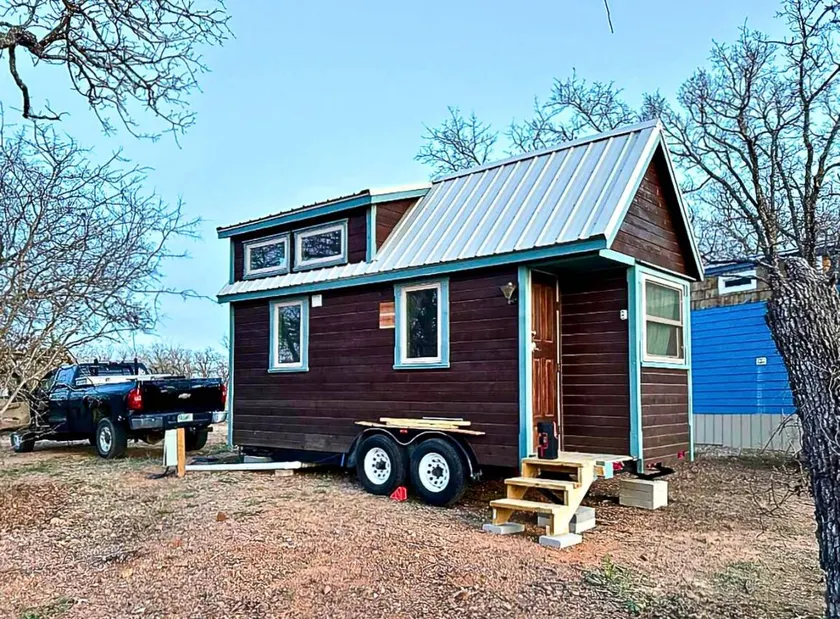 Cozy Pet-Friendly Lakefront Tiny Home with Kayaking & Scenic Views Near Eastland, Texas - Image 1