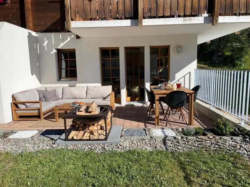 Apartment with terrace - Image 1