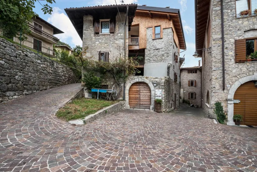 Appartement avec terrasse et jardin | Vue ville - Image 1