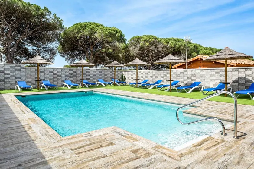 Casa con piscina, giardino e griglia | Vista sul giardino - Image 1