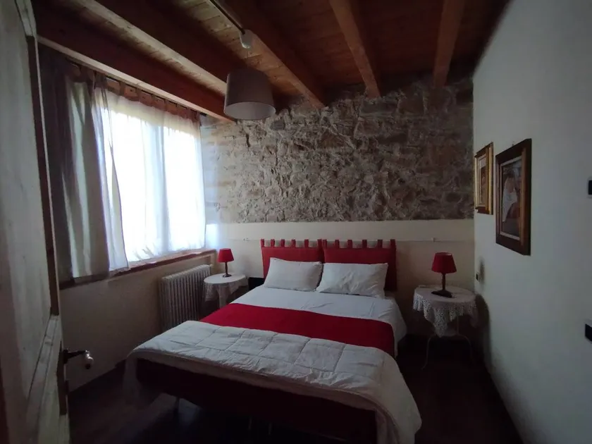 Petrarosa Del Montale: Camera budget - Image 1