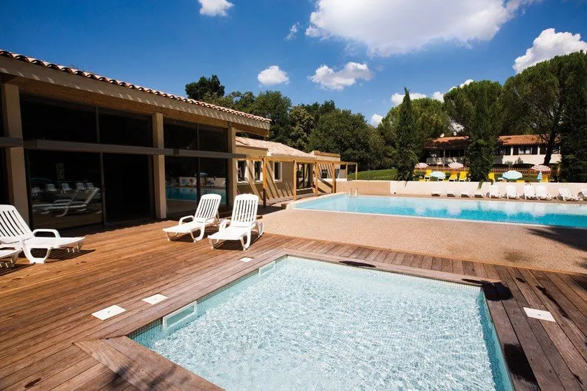 Condo with sauna, terrace & pool - Image 1