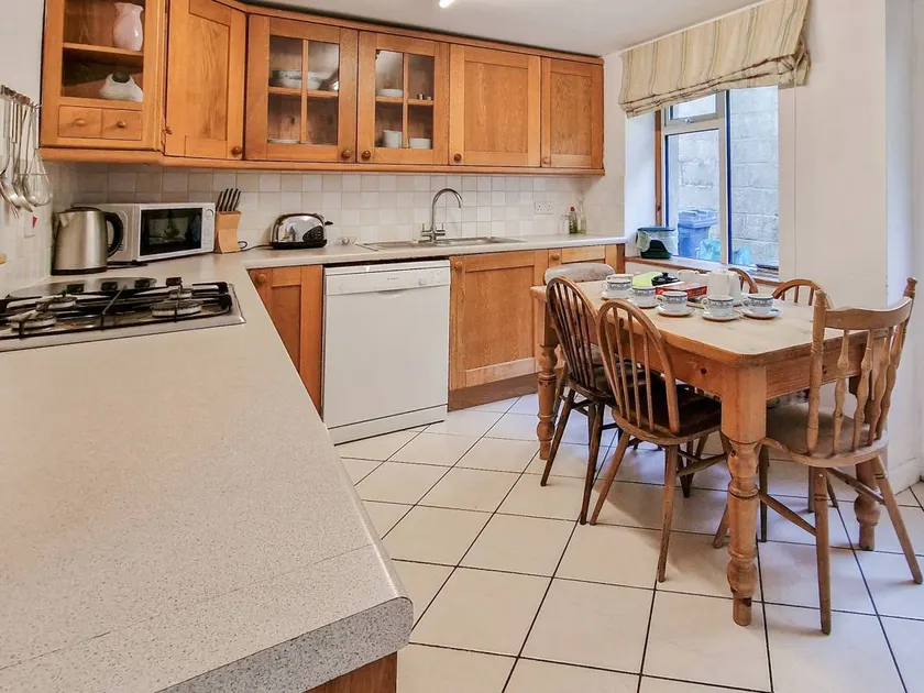 Cottage with garden & terrace | River view - Image 1