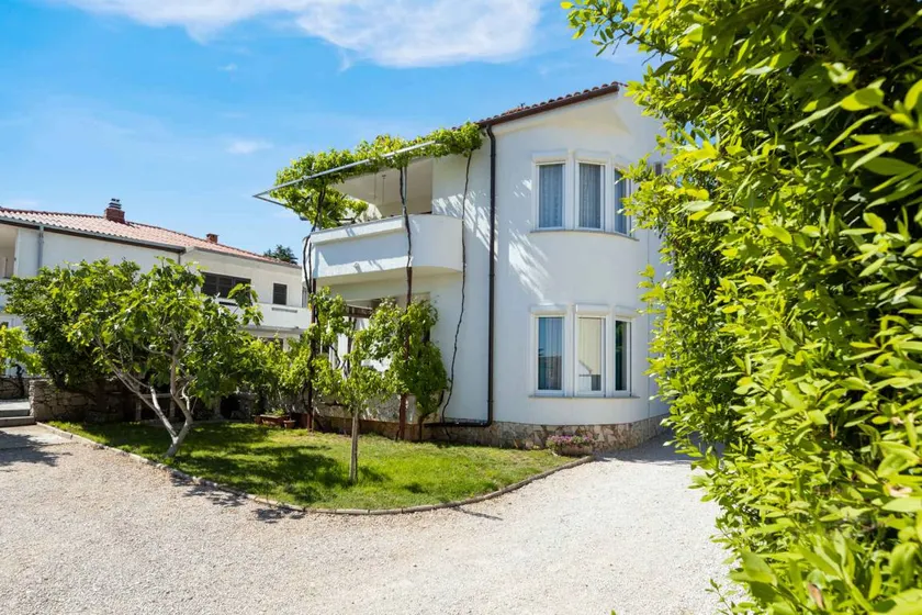 Apartment with barbecue, garden & terrace - Image 1