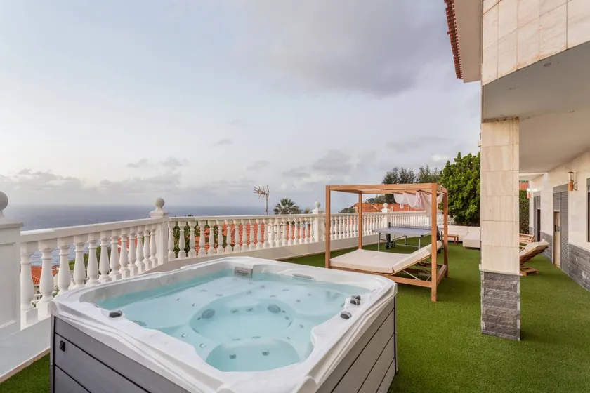 Fully equipped house with terrace, garden & BBQ | Beach view | Suitable for remote work - Image 1