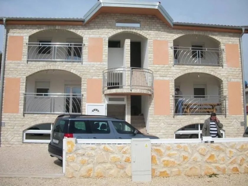 Flat with barbeque, garden & terrace - Image 1