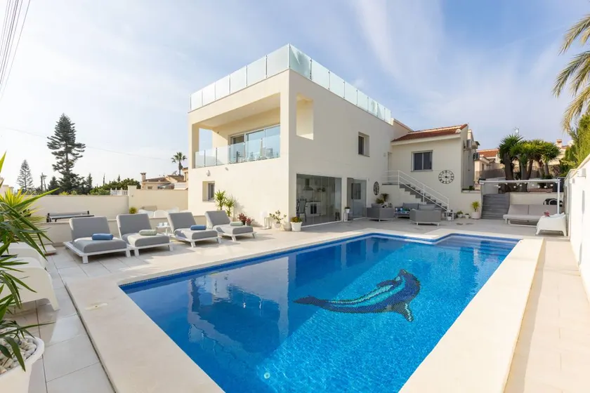 Villa con giardino, terrazza e griglia - Image 1
