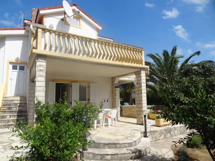 Apartment with terrace, BBQ & garden - Image 1