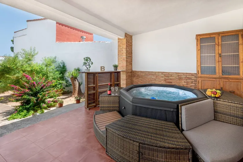 Nice house with garden, hot tub & terrace | Garden view | Pets are welcome - Image 1
