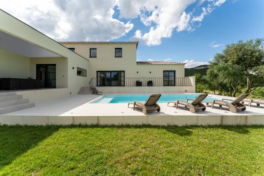 Villa with pool, terrace & BBQ - Image 1