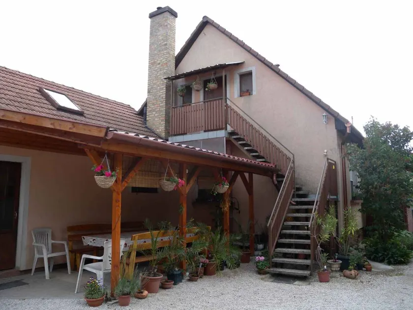 Flat with barbecue & garden - Image 1
