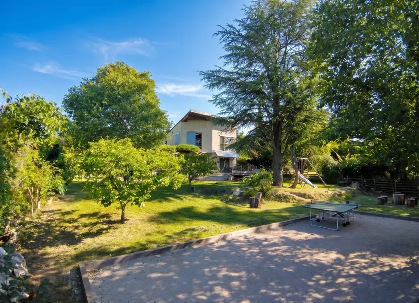 Family-Friendly House with Large Garden in Mane - Image 1