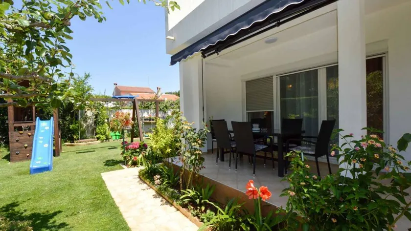 Apartment with terrace, garden & barbeque - Image 1