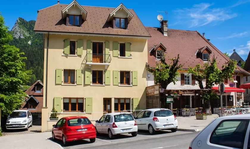 Holiday apartment | Mountain view | Ski nearby - Image 1
