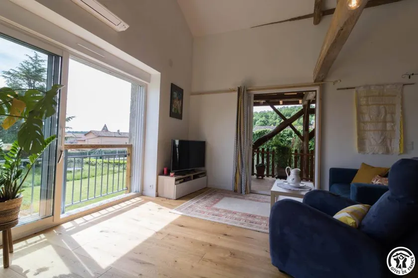 Gite with hot tub, garden & terrace - Image 1