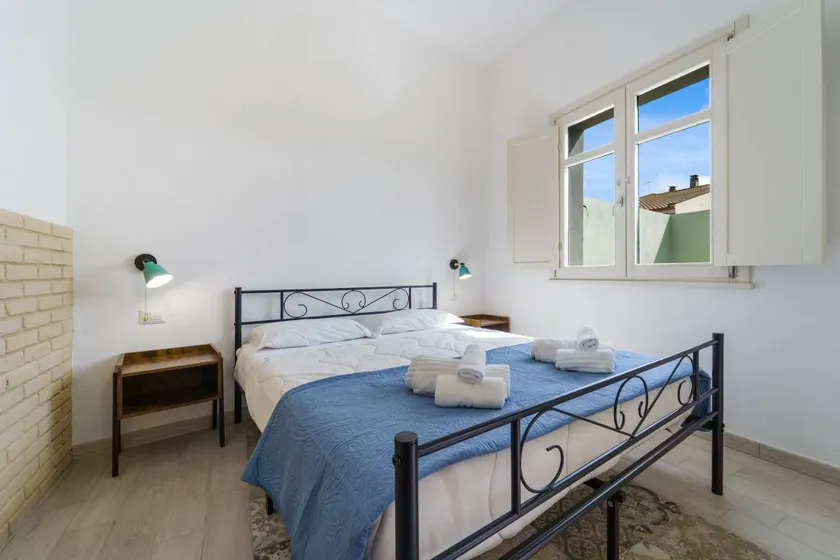 Private room with terrace & garden | Garden view - Image 1