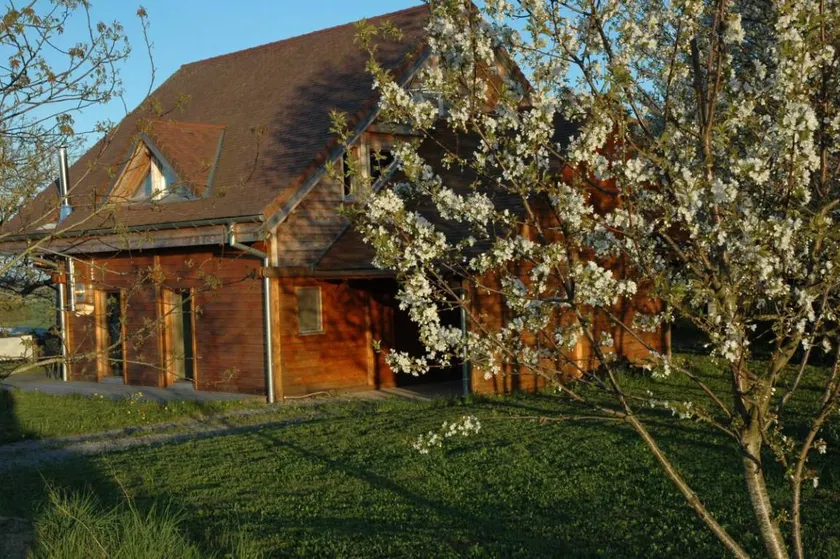 Gite with BBQ, garden & pool - Image 1