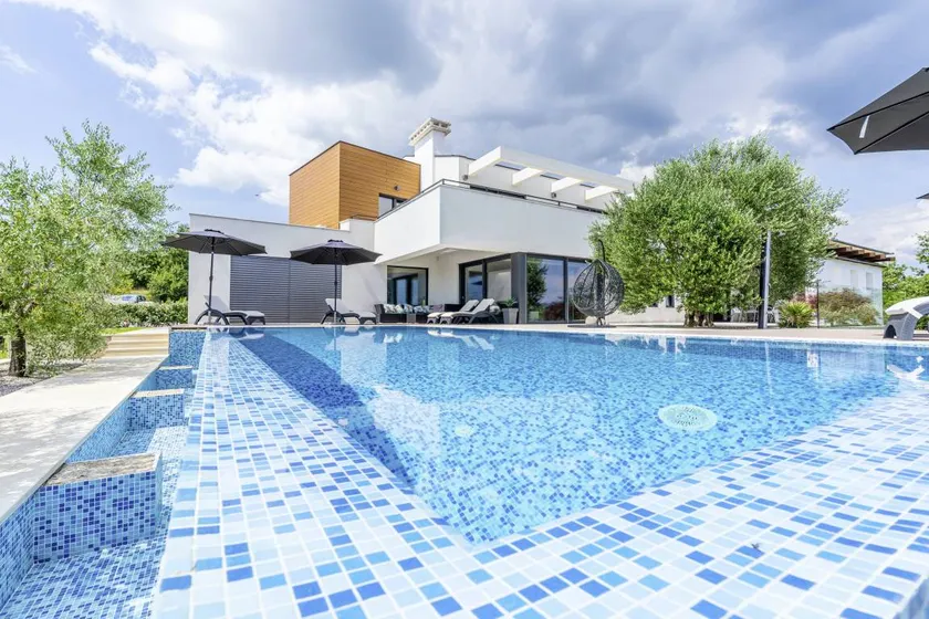 Villa with private pool, BBQ & terrace | Mountain view - Image 1