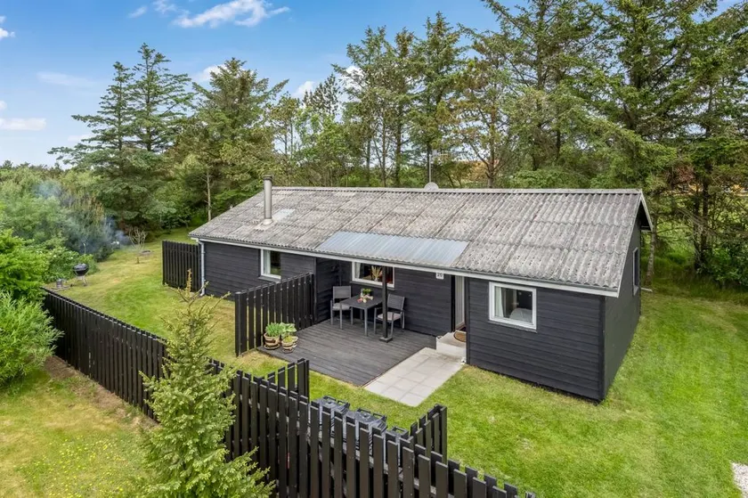 Holiday home with terrace & barbeque | Pets are welcome - Image 1