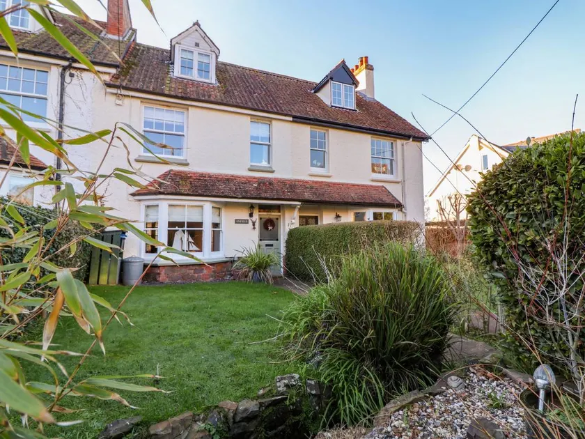 Children-friendly cottage with garden - Image 1