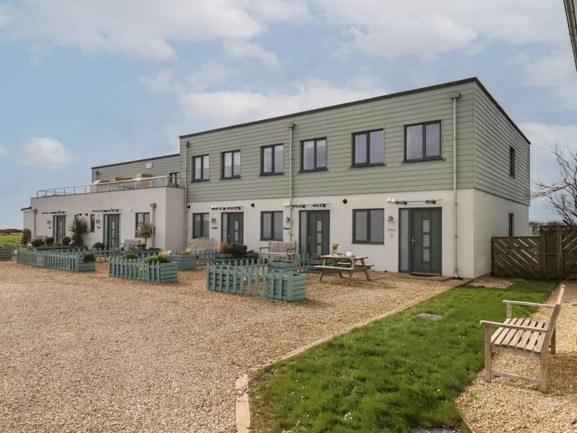 Fully equipped charming cottage with garden | Beach view | Pet-friendly - Image 1