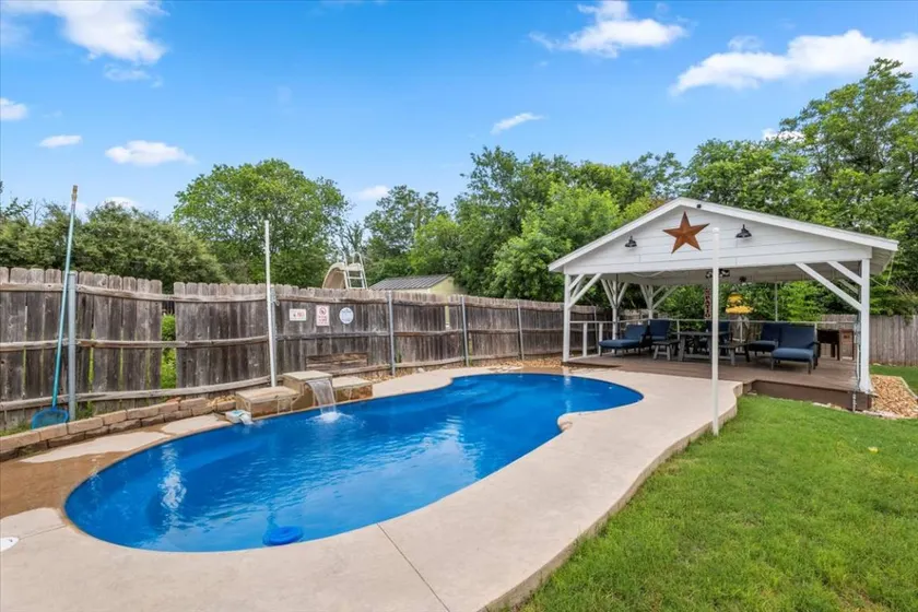 La Nina Charming 3BR Bungalow Pool - Image 1