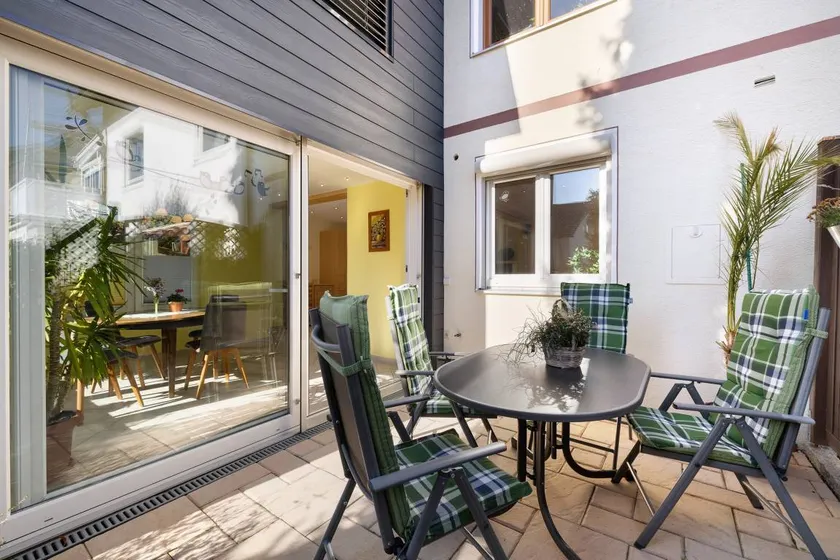 Apartamento vacacional con jardín y terraza | Vistas al jardín - Image 1