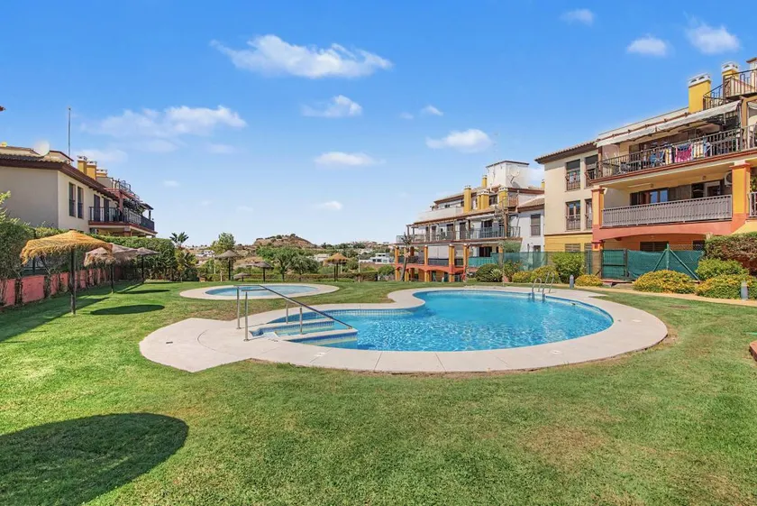 House with BBQ & pool - Image 1