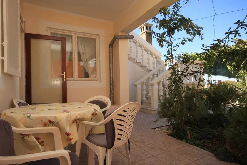 Fully equipped wonderful holiday home with BBQ, terrace & garden | Pets allowed - Image 1