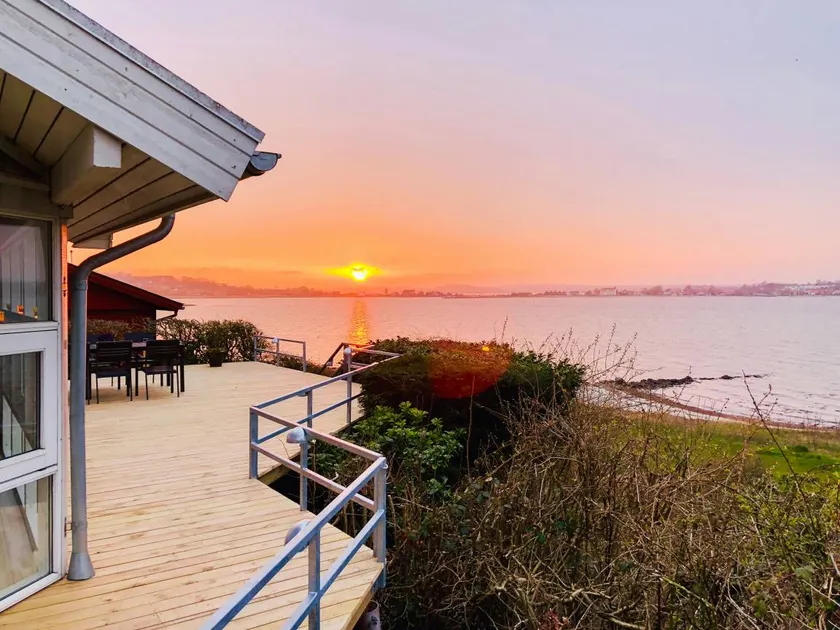 Magical front row sea views at Anslet Beach - Image 1