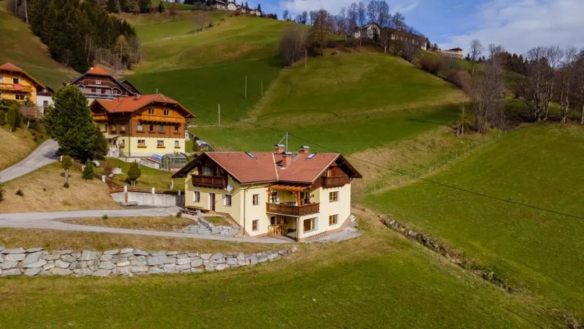 Holiday home with garden, sauna & BBQ - Image 1