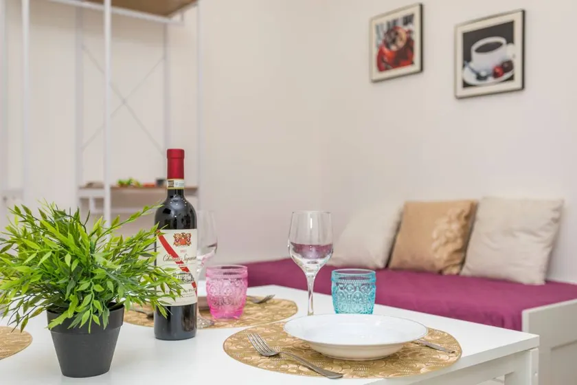 Maravilloso apartamento vacacional apropiado para familias con internet de alta velocidad y terraza | Cerca Castillo Ursino | Vistas a la ciudad | Acepta mascotas - Image 1