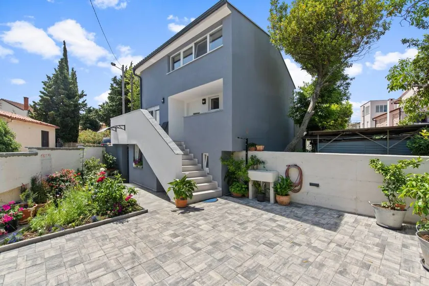 Sea in Pula with 3 bedrooms and 2 bathrooms - Image 1