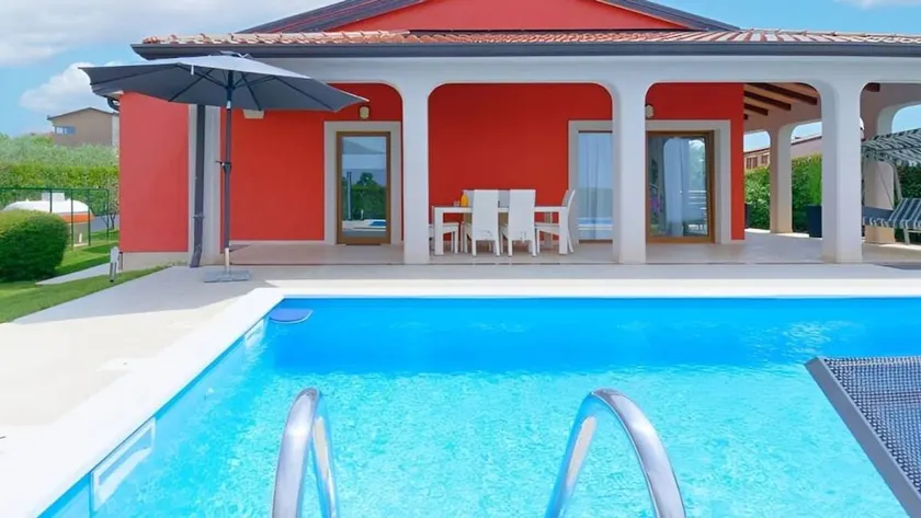 Fully equipped pleasant holiday home with pool, barbecue & terrace | Pets allowed - Image 1