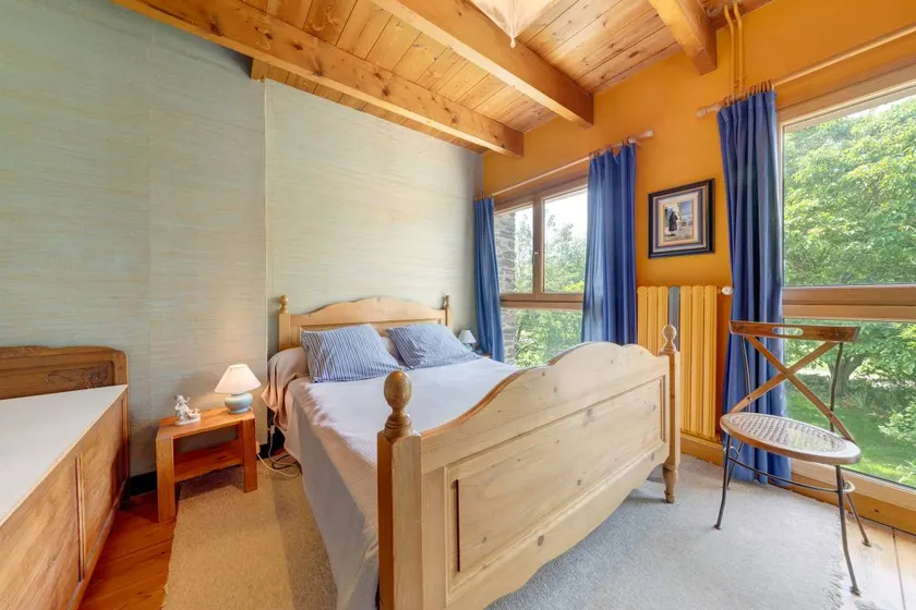 Bed and breakfast | Garden view - Image 1
