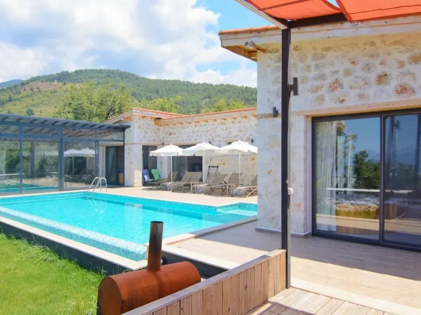 Holiday home with terrace, barbeque & hot tub | Mountain view - Image 1